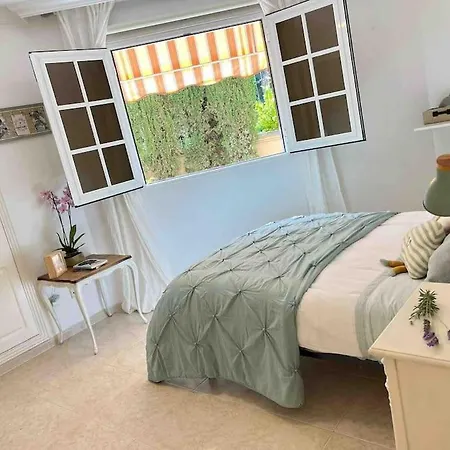 Holiday home Preciosa Casa Con Jardin Privado