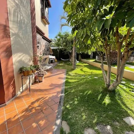 Holiday home Preciosa Casa Con Jardin Privado *